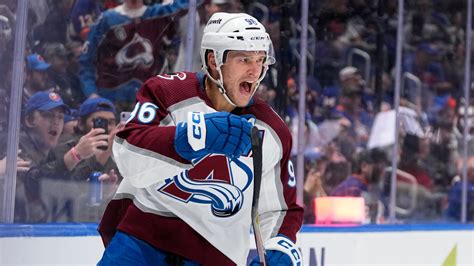 Avalanche top Islanders 7-4 for 6th straight victory, set NHL record with 15th consecutive road win